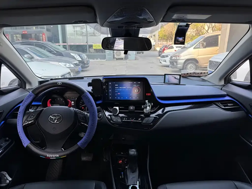 Toyota C-HR — фото 2