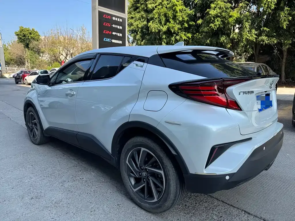 Toyota C-HR — фото 9