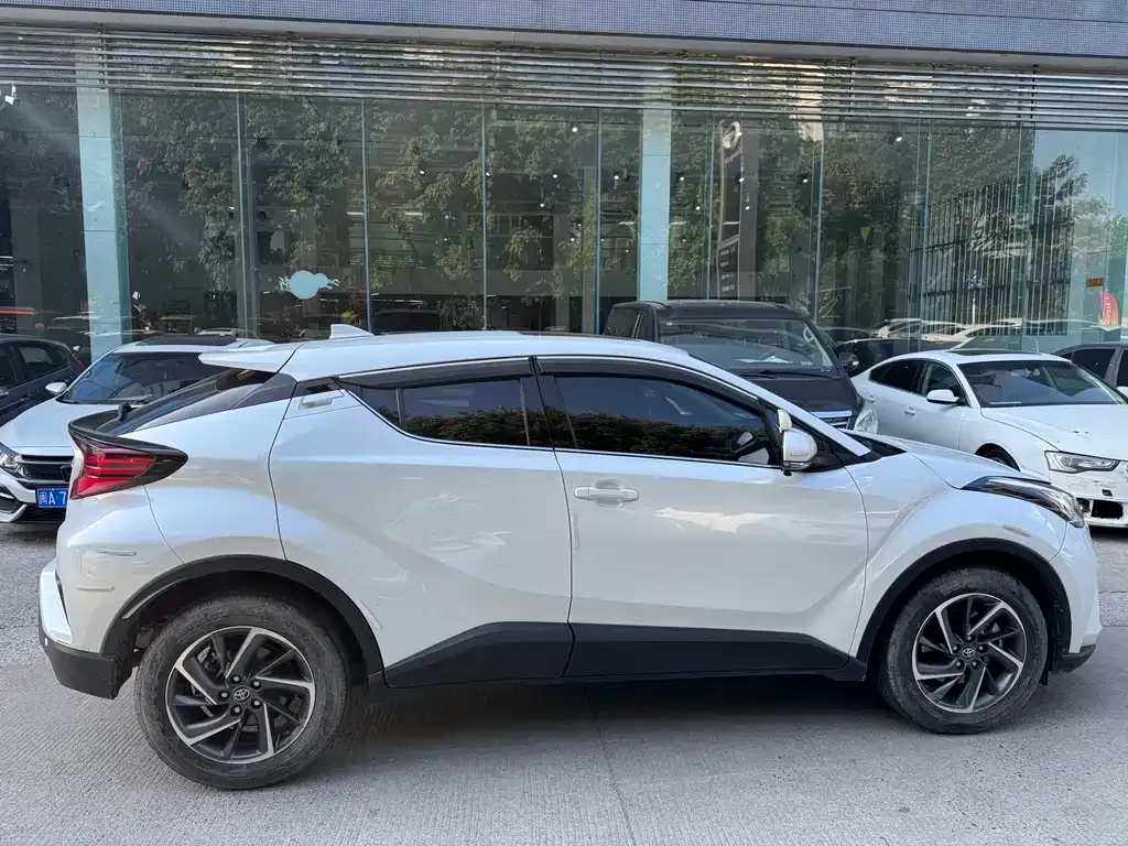 Toyota C-HR — фото 8