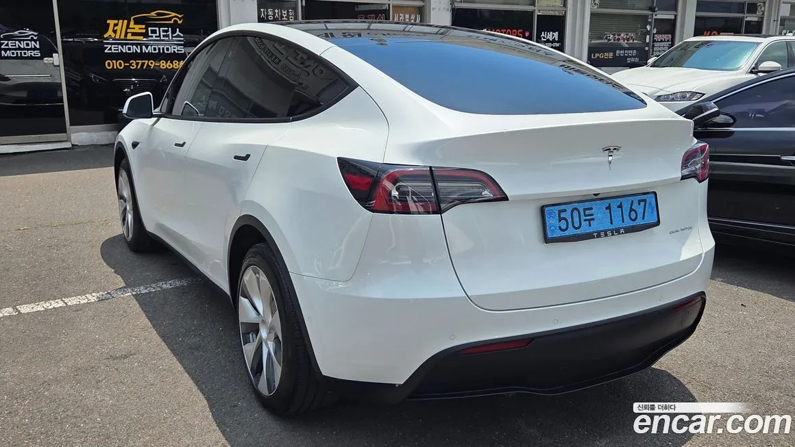 Tesla Model Y — фото 10