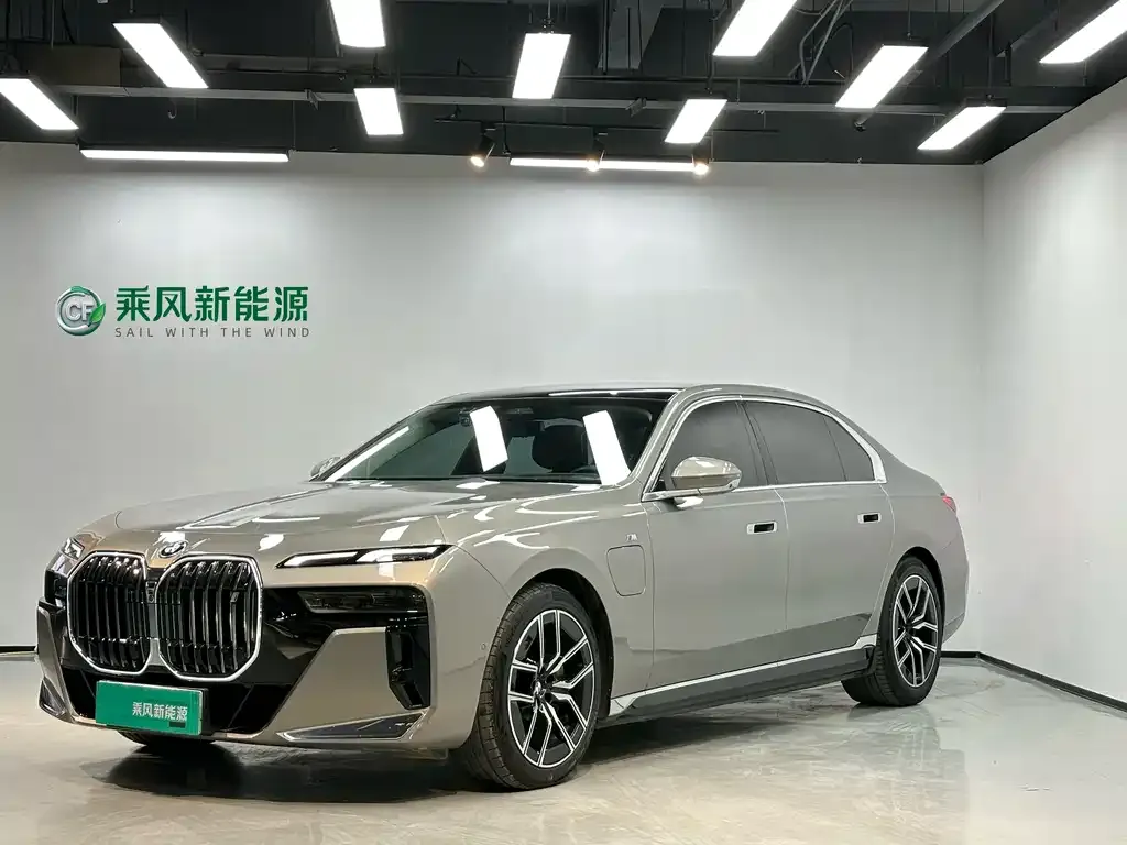 BMW i7 — фото 6