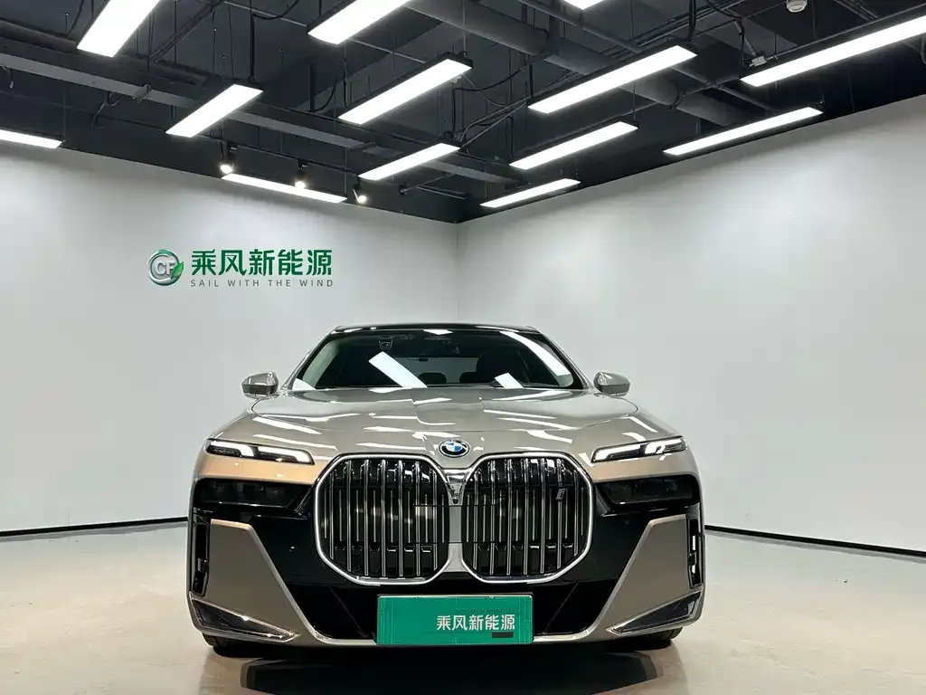 BMW i7 — фото 8