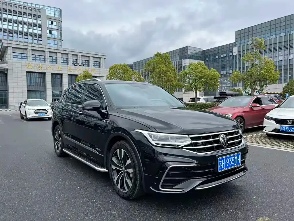 Volkswagen Tiguan L — фото 6