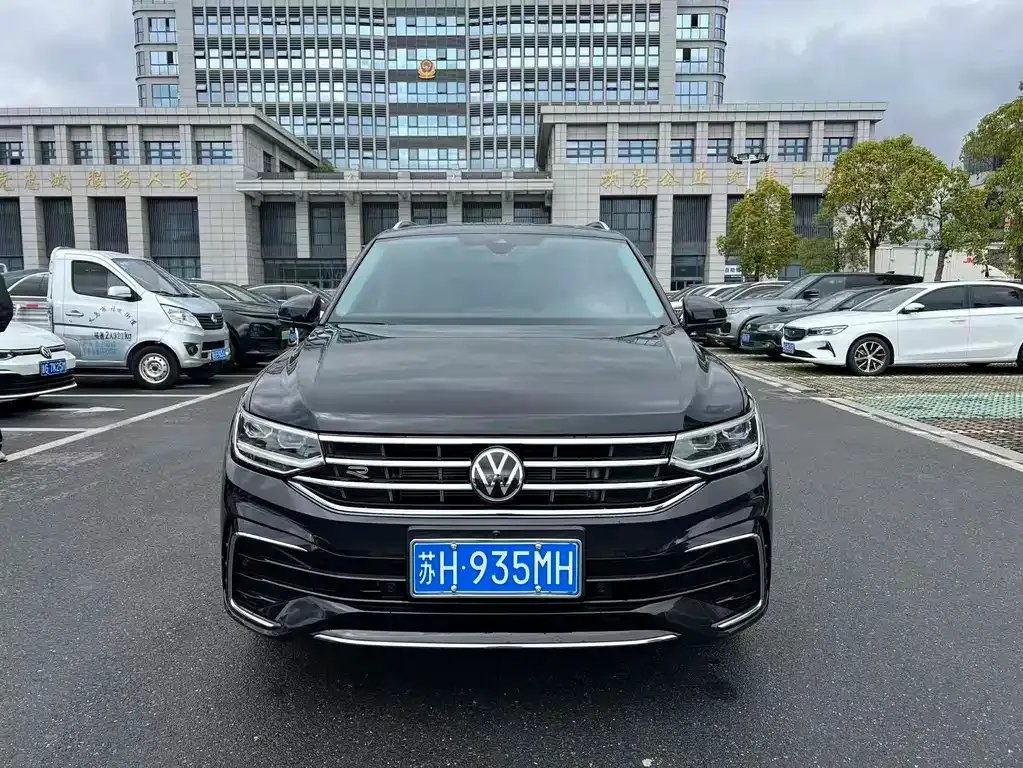 Volkswagen Tiguan L — фото 9