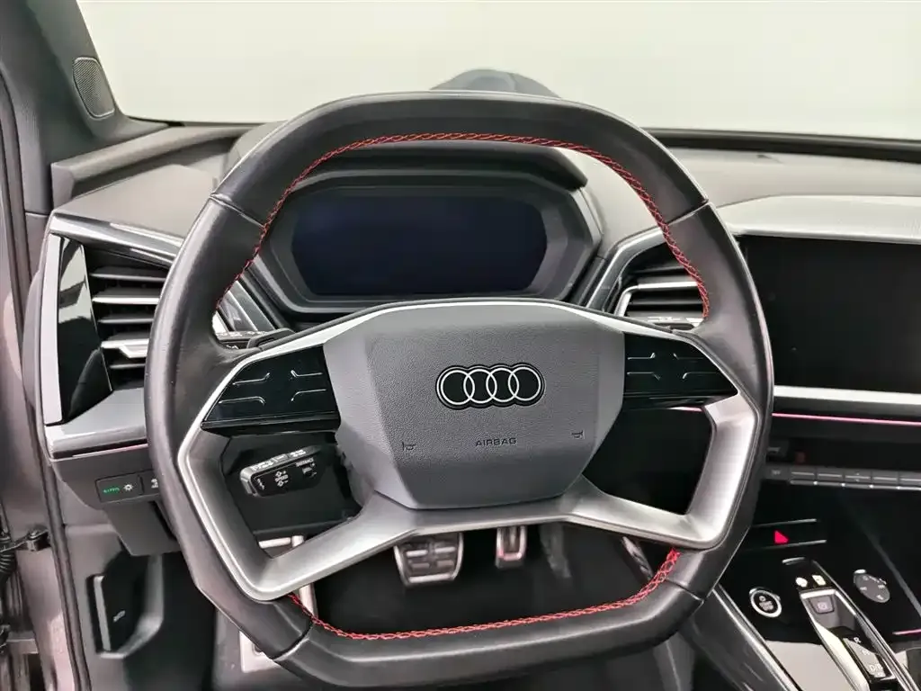 Audi Q5 e-tron — фото 10