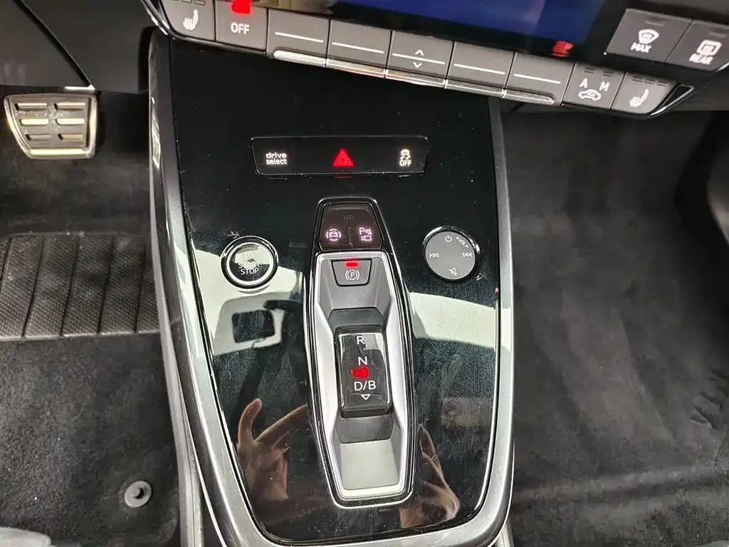 Audi Q5 e-tron — фото 2
