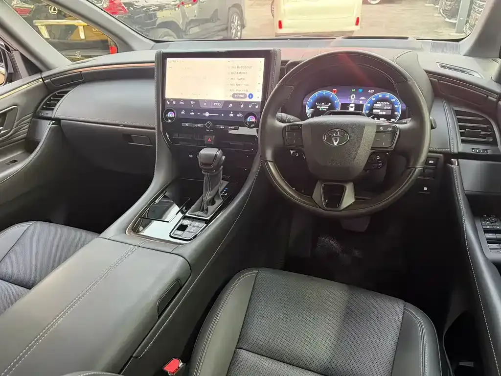 Toyota Alphard — фото 9