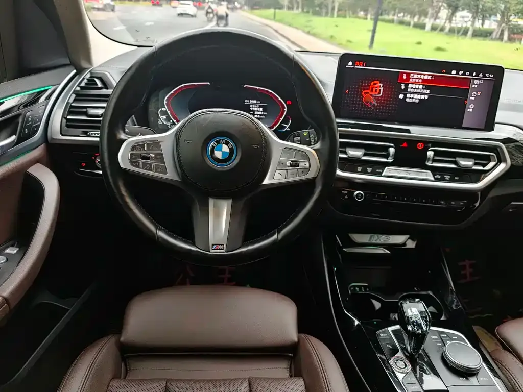 BMW iX3 — фото 3