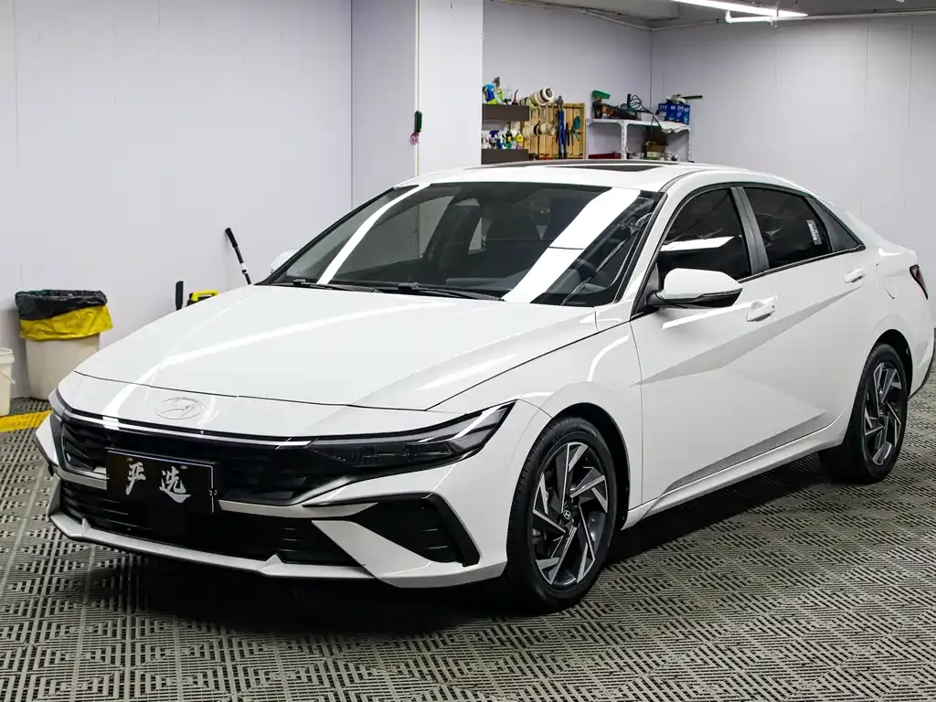 Hyundai Elantra — фото 1