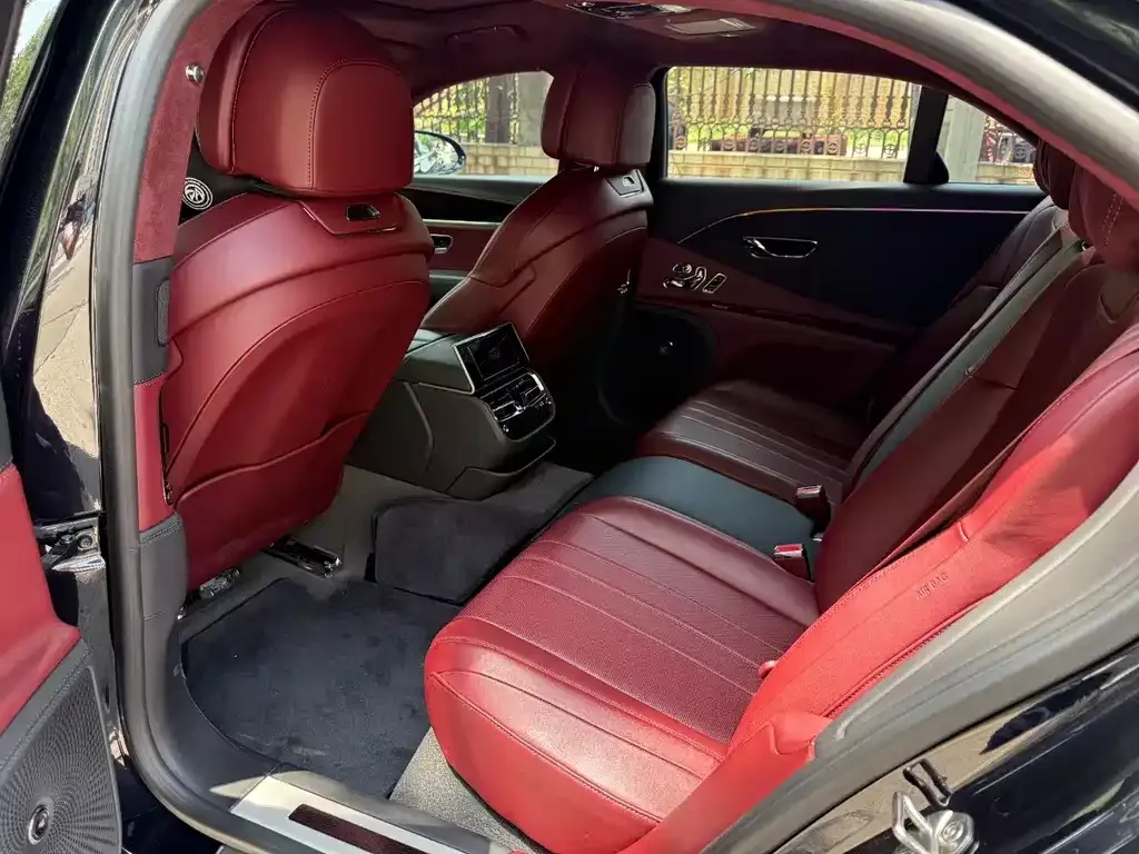 Bentley Flying Spur — фото 2