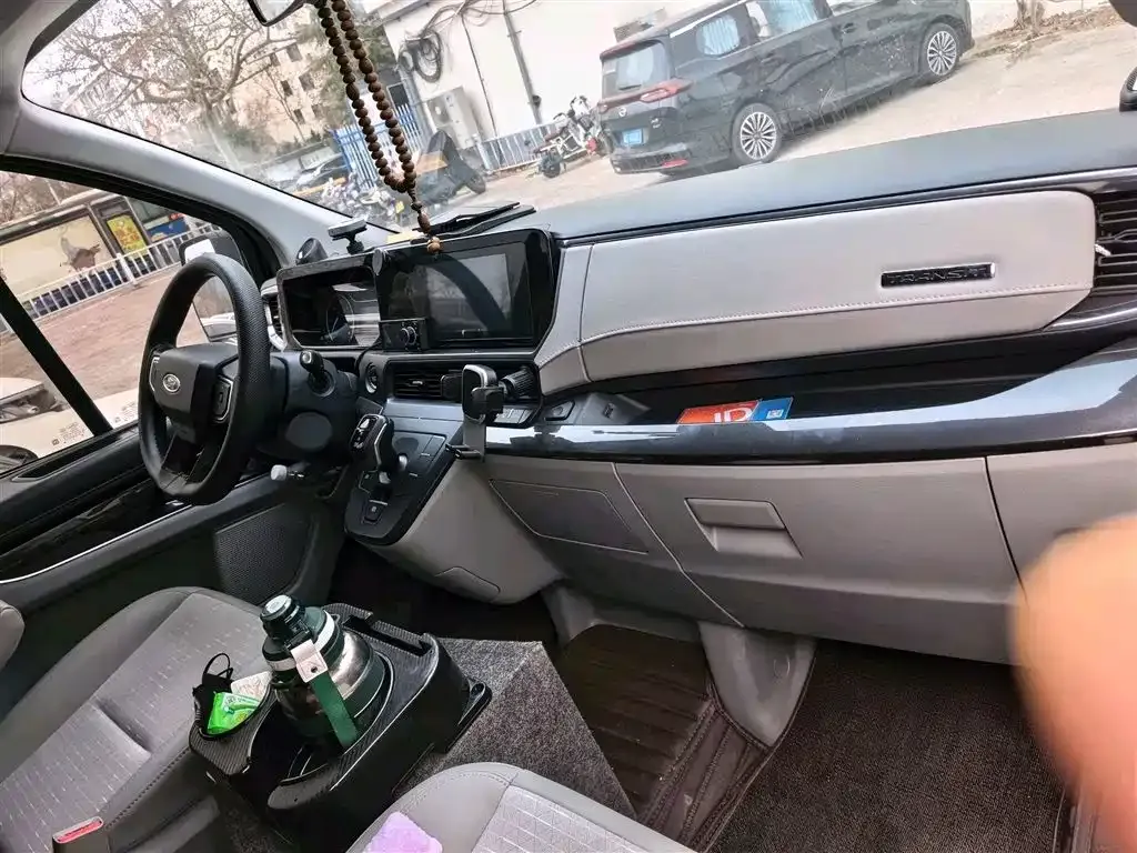 Ford Transit — фото 3