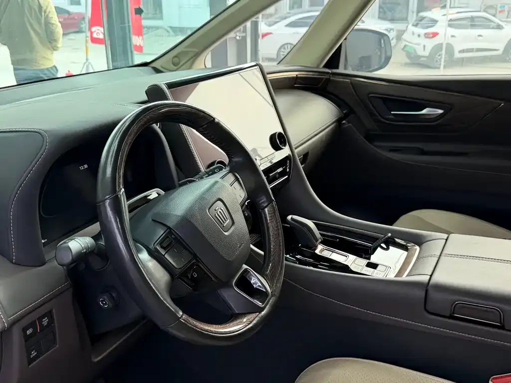 Toyota Vellfire — фото 4