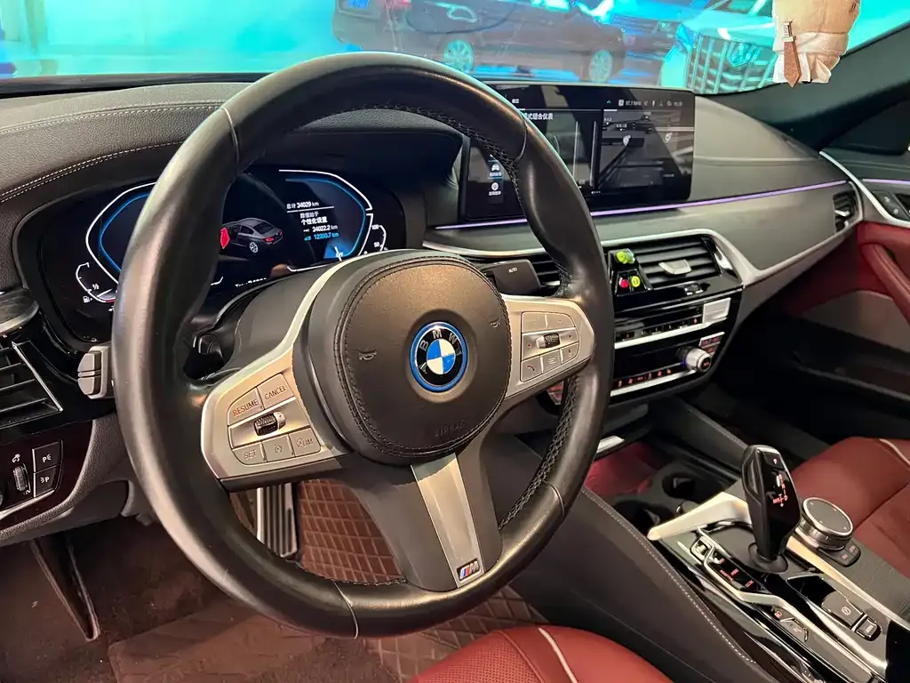 BMW 5 Series New Energy — фото 10