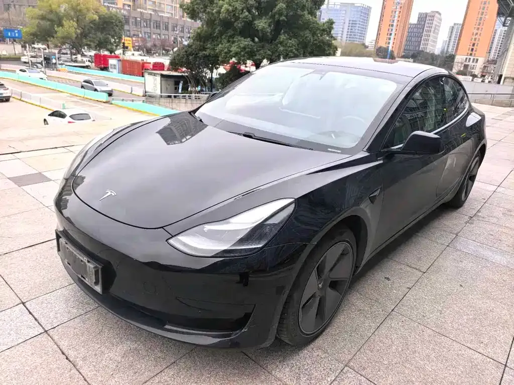 Tesla Model 3 — фото 1