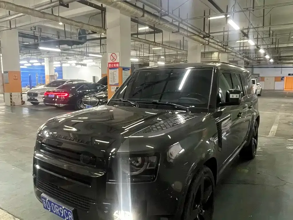 Land Rover Defender — фото 1