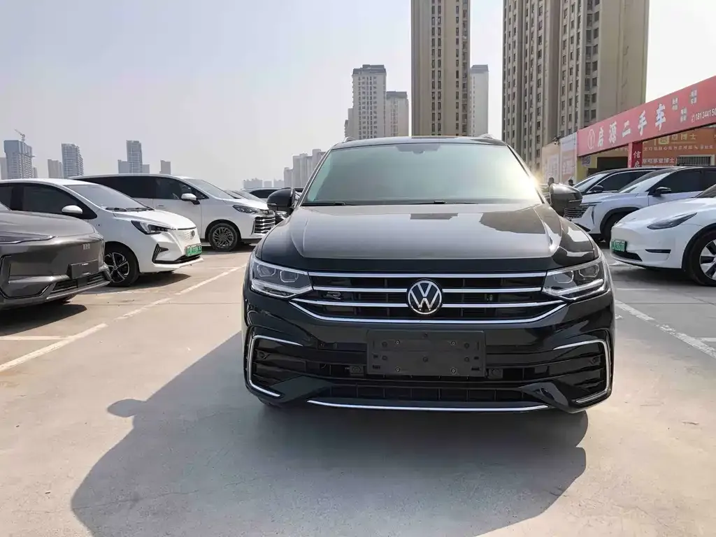 Volkswagen Tiguan L — фото 4