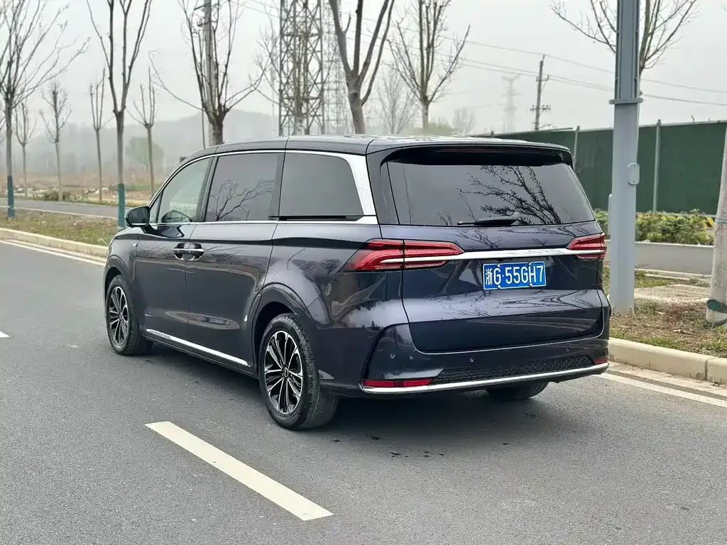 Roewe iMAX8 — фото 8