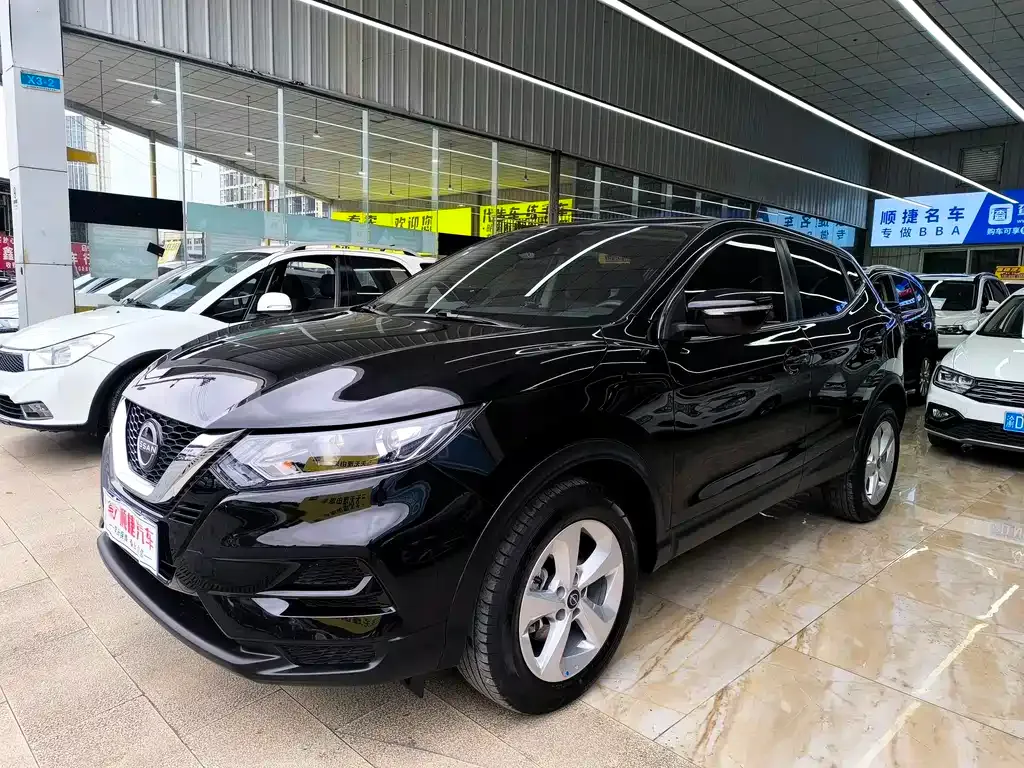 Nissan Qashqai — фото 1