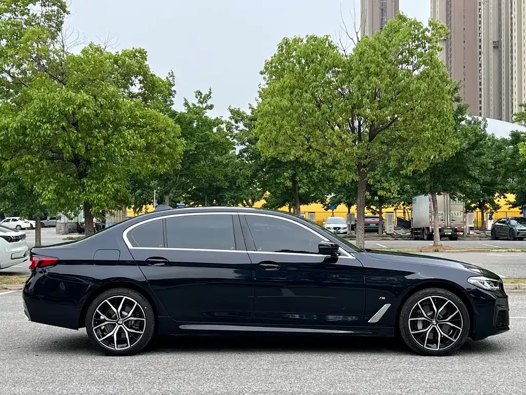 BMW 5 Series — фото 9