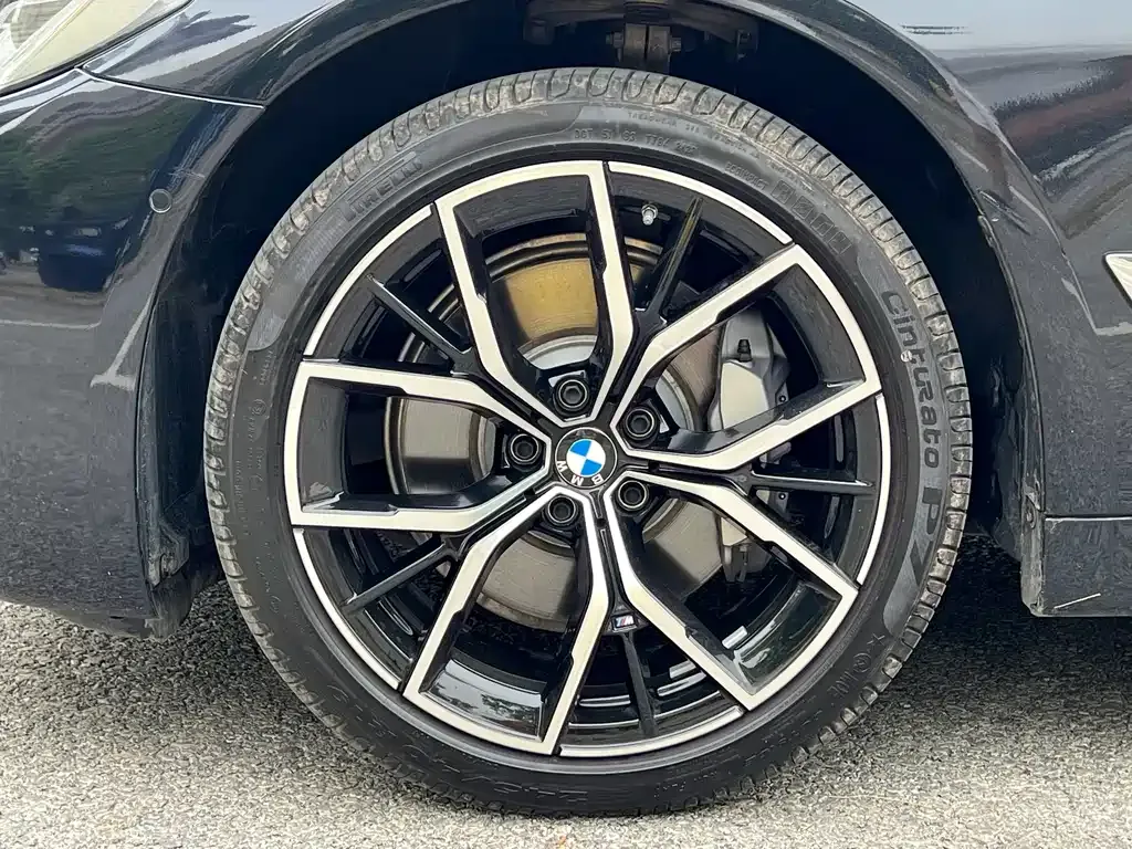 BMW 5 Series — фото 6