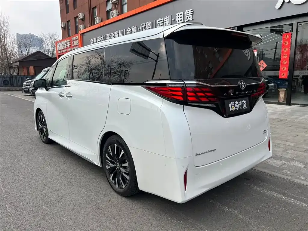 Toyota Alphard — фото 7