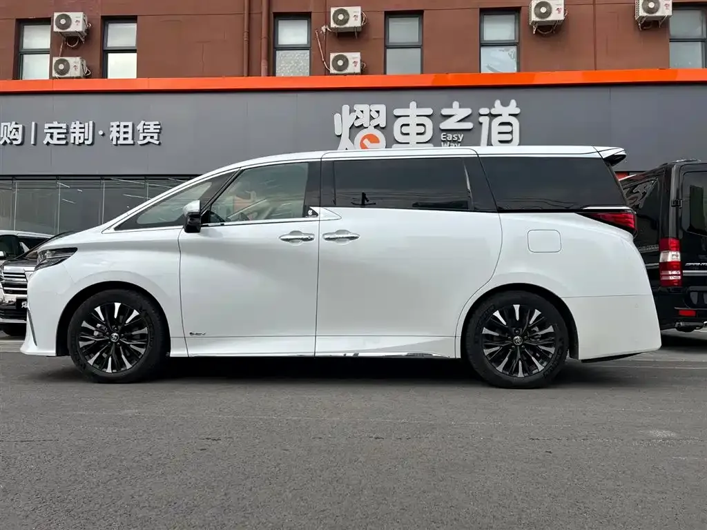 Toyota Alphard — фото 6