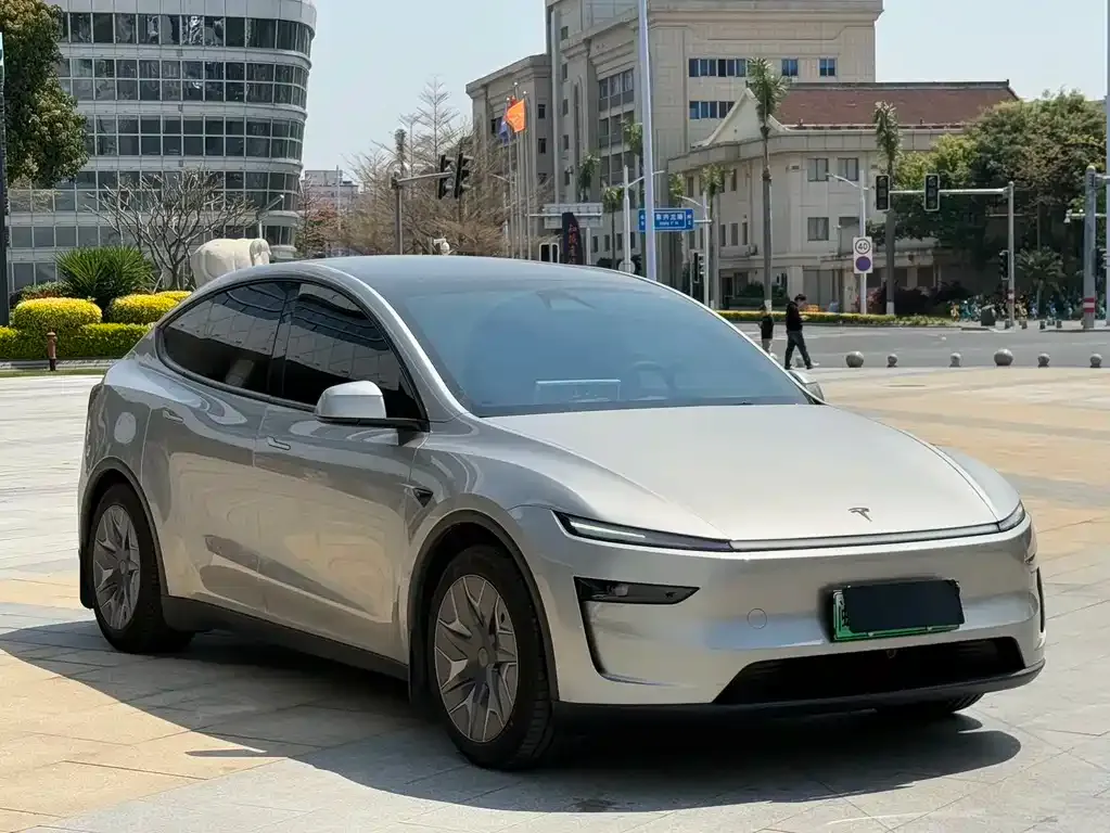 Tesla Model Y L — фото 2