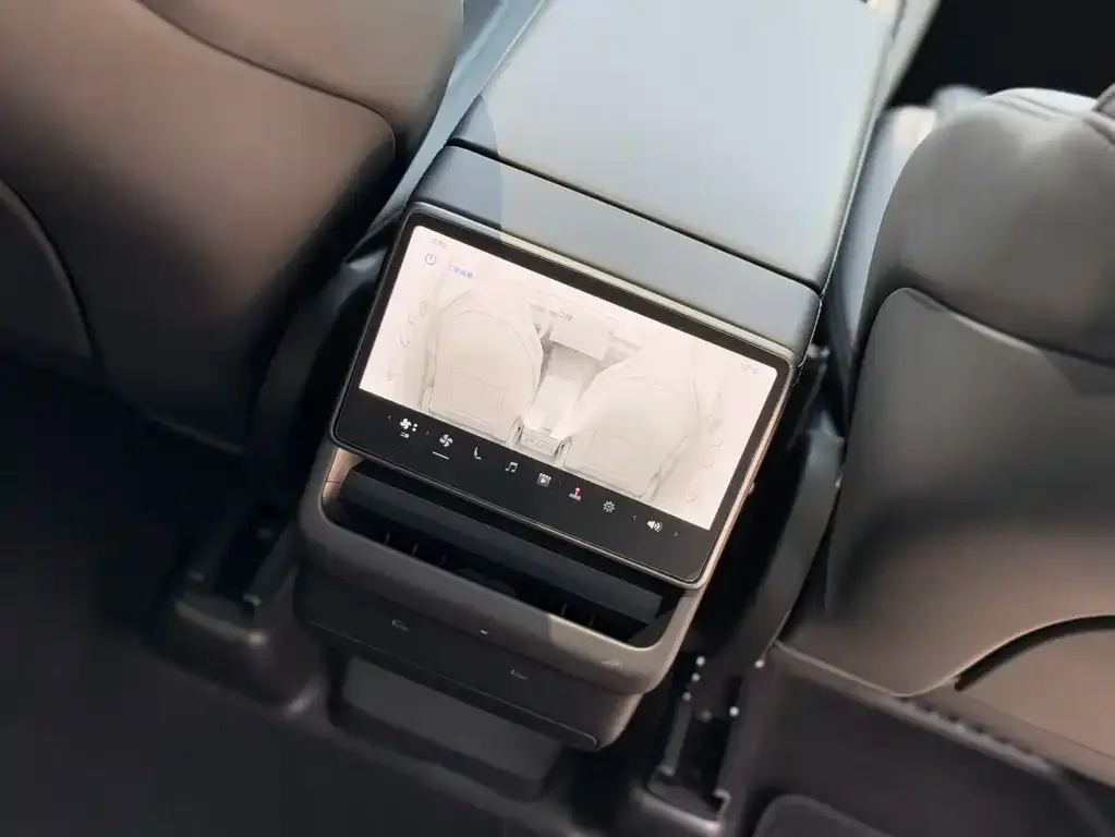 Tesla Model Y L — фото 7