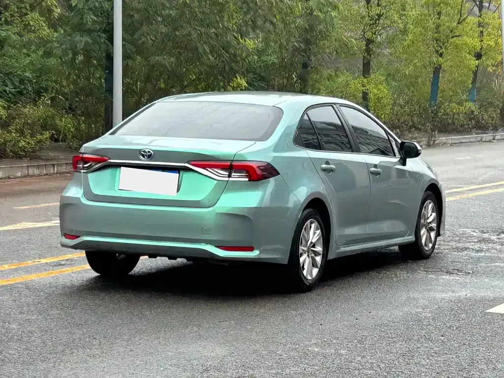 Toyota Corolla — фото 9