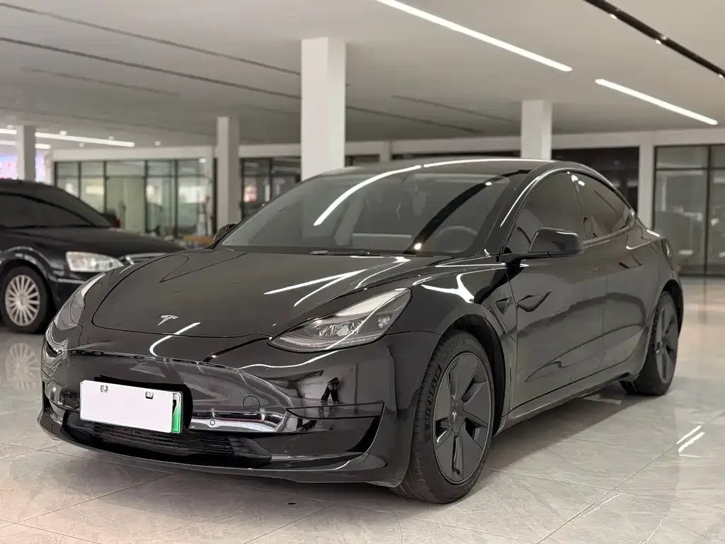Tesla Model 3 — фото 1