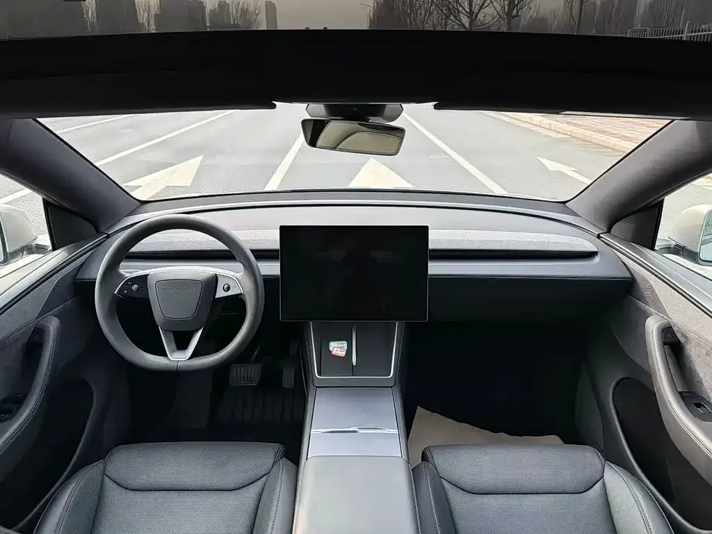 Tesla Model Y L — фото 5