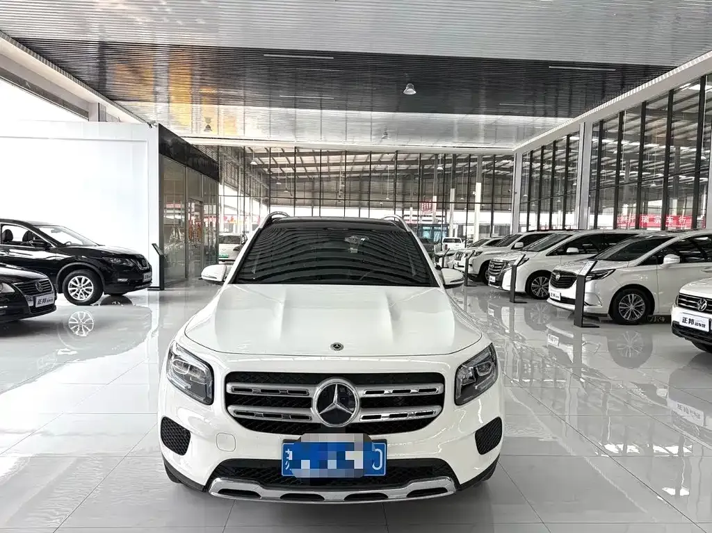 Mercedes-Benz GLB — фото 1