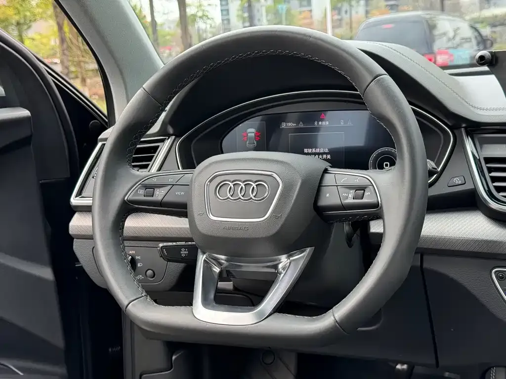 Audi Q5L — фото 6