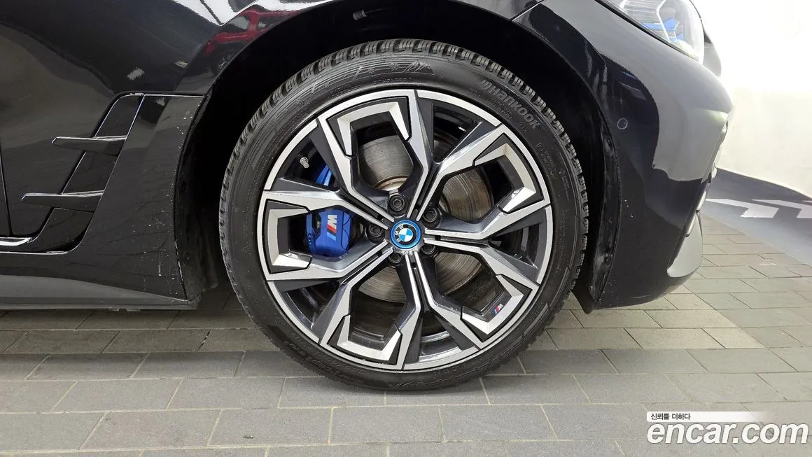BMW i4 — фото 9