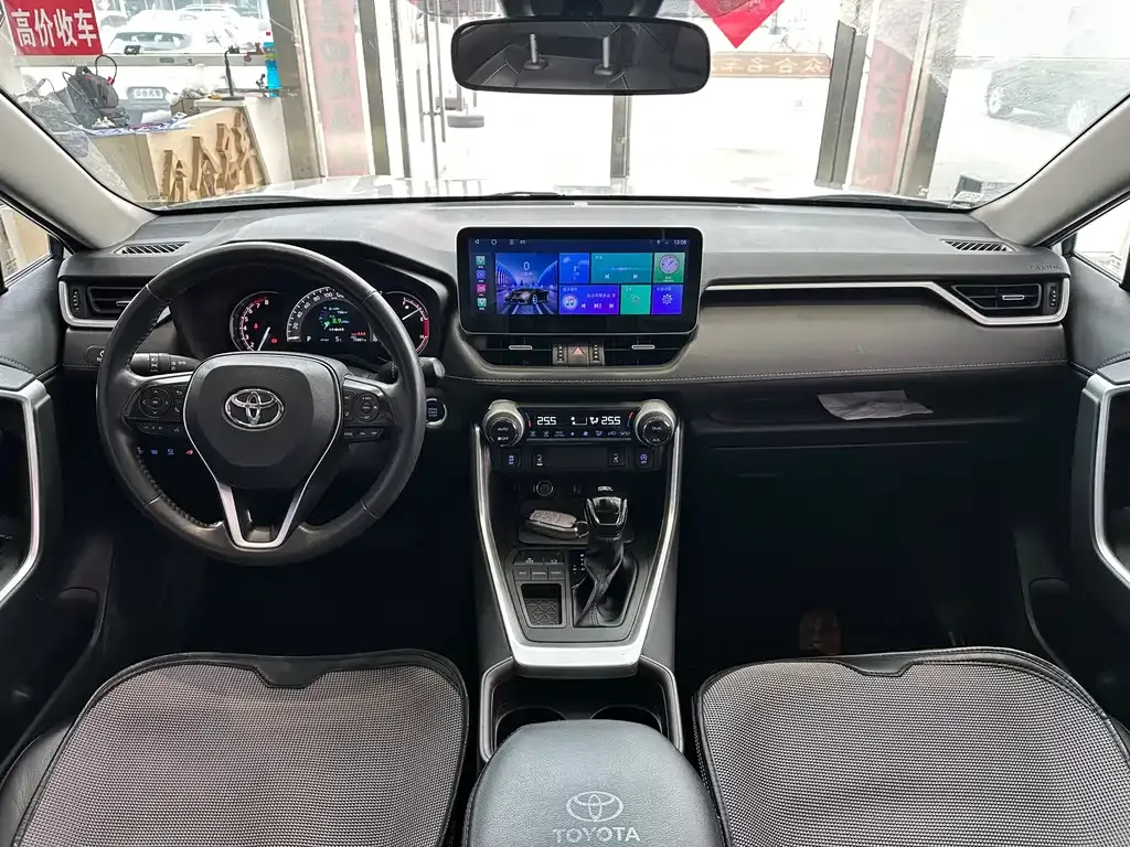 Toyota RAV4 — фото 10