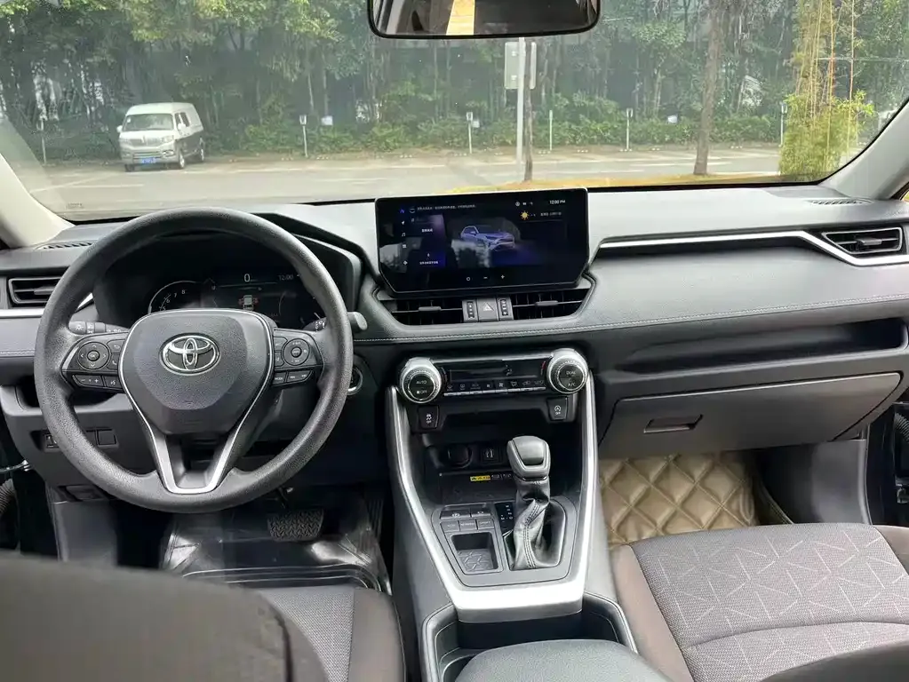 Toyota RAV4 — фото 6