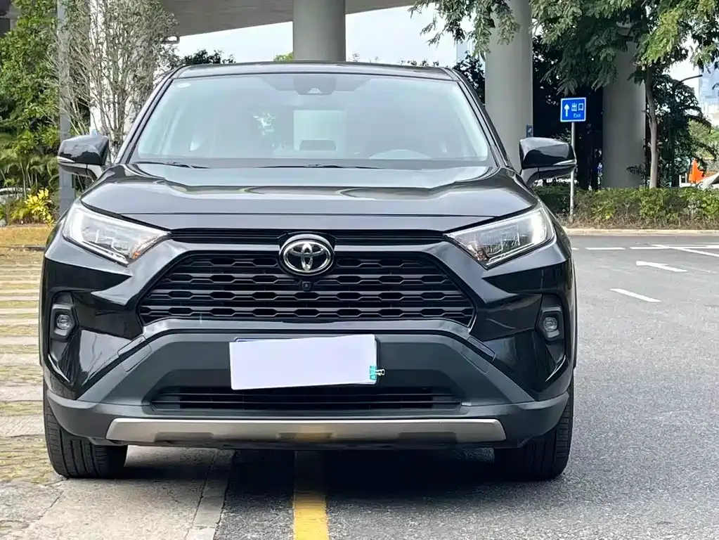 Toyota RAV4 — фото 5