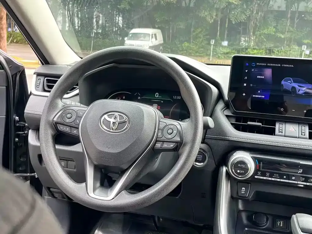 Toyota RAV4 — фото 4