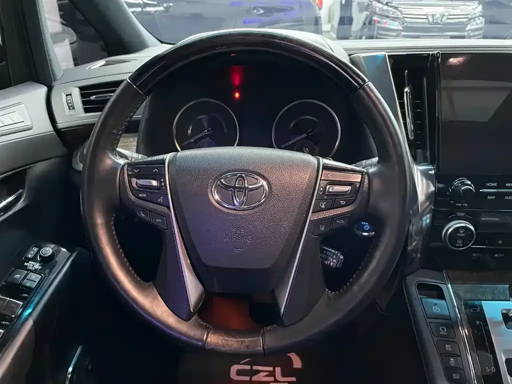 Toyota Vellfire — фото 8