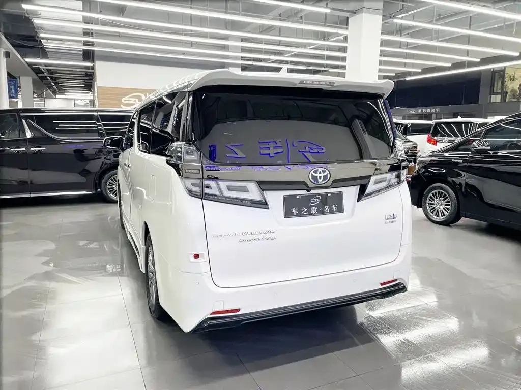 Toyota Vellfire — фото 7
