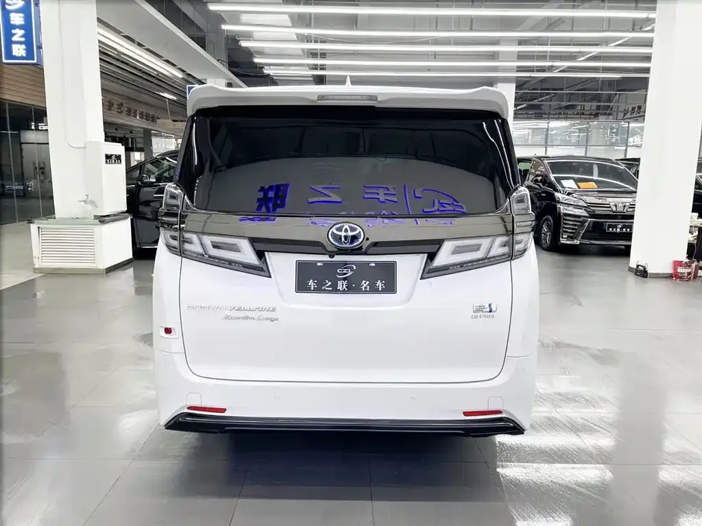 Toyota Vellfire — фото 4