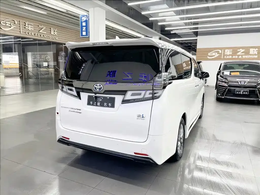Toyota Vellfire — фото 5