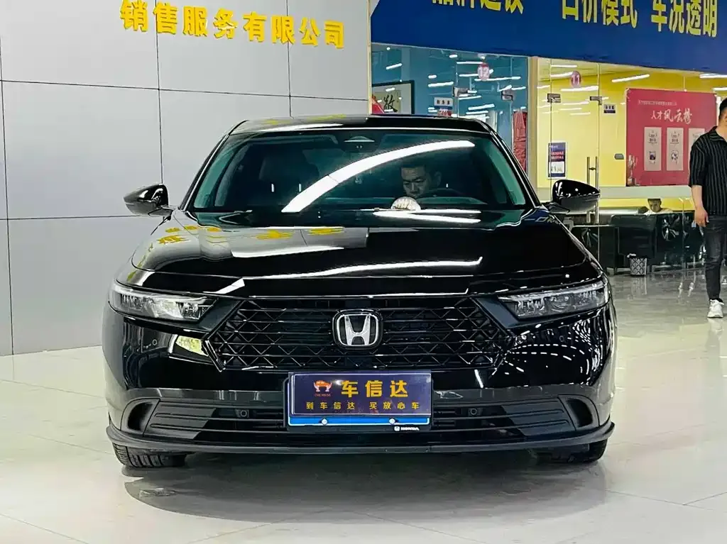 Honda Accord — фото 1