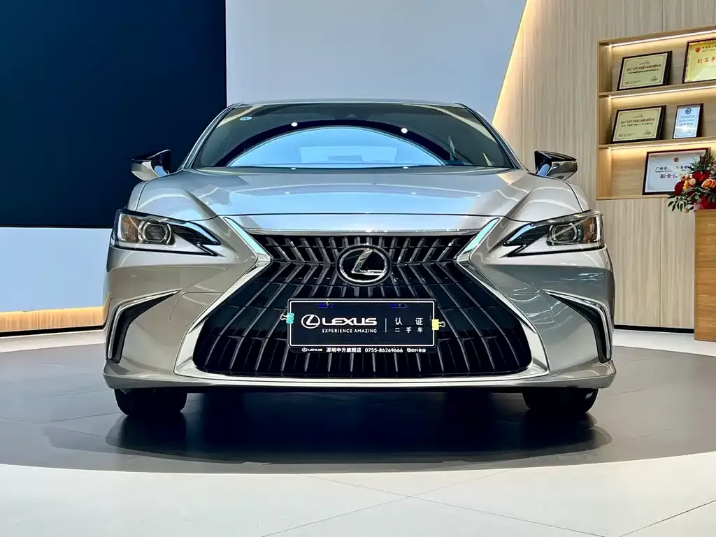 Lexus ES — фото 10
