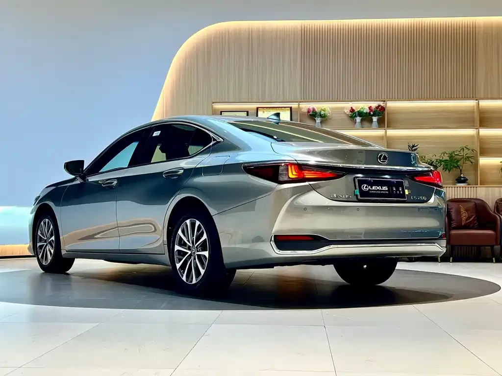 Lexus ES — фото 9