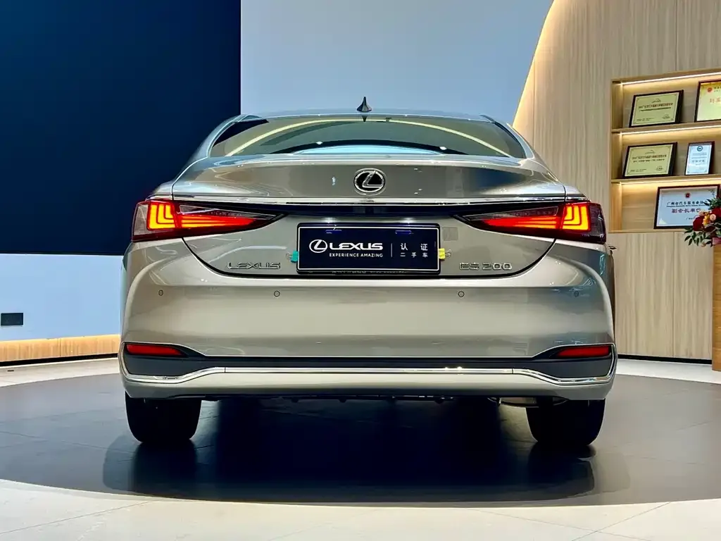 Lexus ES — фото 4
