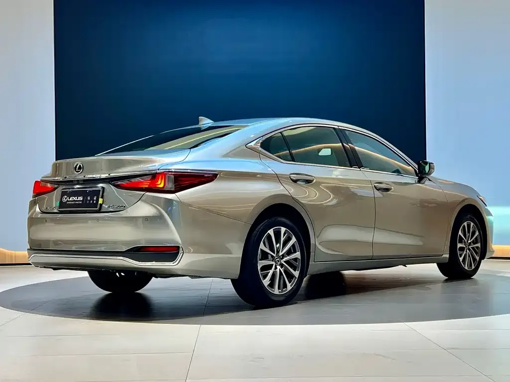 Lexus ES — фото 3
