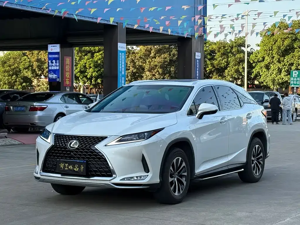Lexus RX — фото 1