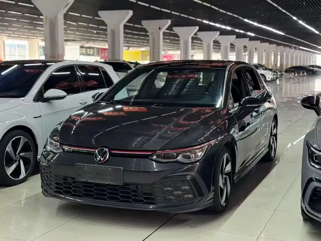 Volkswagen Golf GTI — фото 1