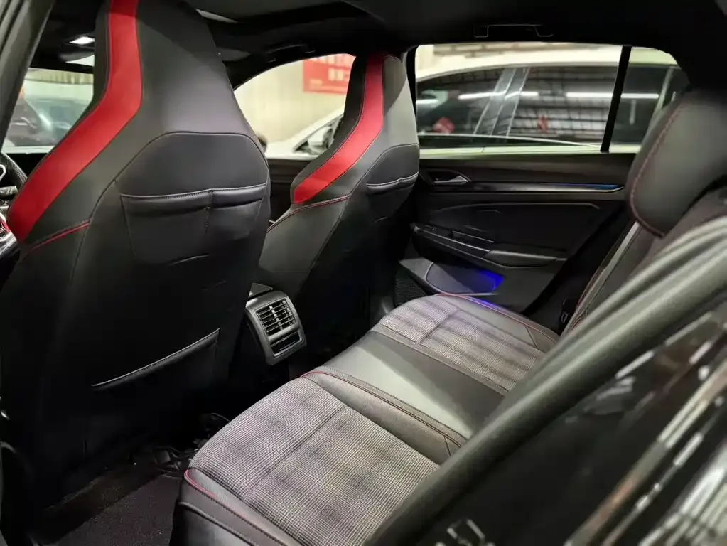 Volkswagen Golf GTI — фото 9